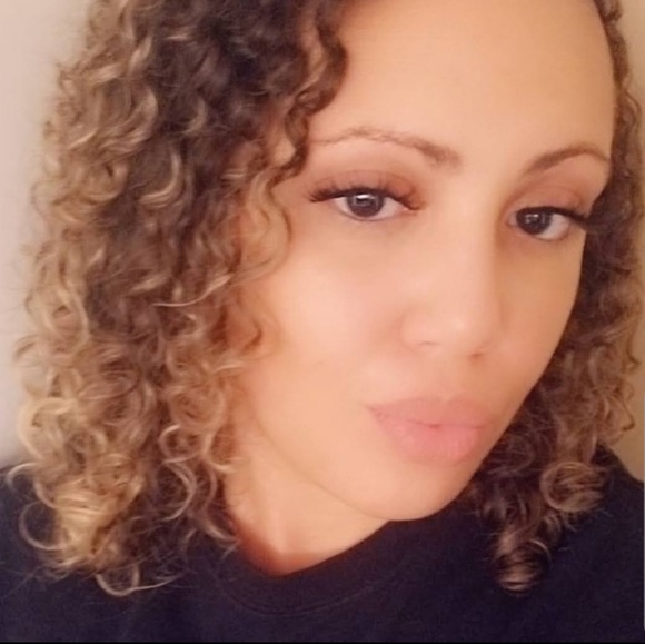 Meet your Posher, Sanicia - Picture 1 of 1